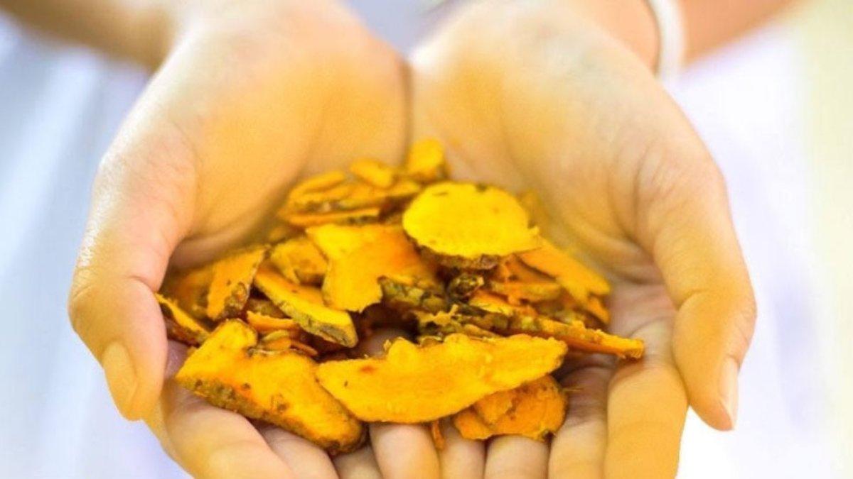 Kunyit bisa jadi obat bisul alami.