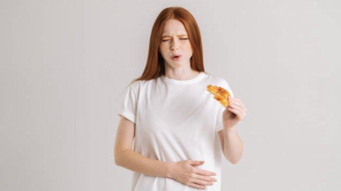 Ilustrasi seseorang yang keracunan makanan.