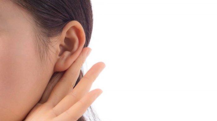 Ilustrasi melakukan patch test produk skincare