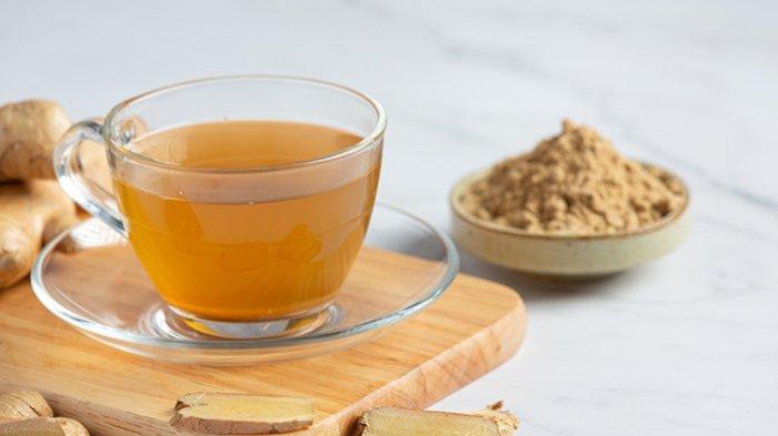 Minum jahe atau ngemut permen jahe bisa jadi solusi menghindarkan mabuk perjalanan.