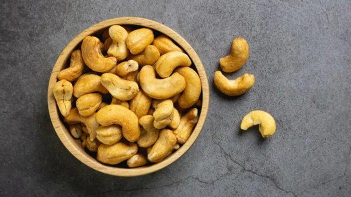 Kacang mete bisa jadi obat vitalitas alami.