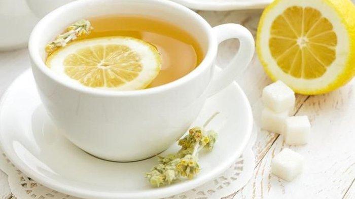 Air lemon bisa mengatasi mabuk durian secara alami.