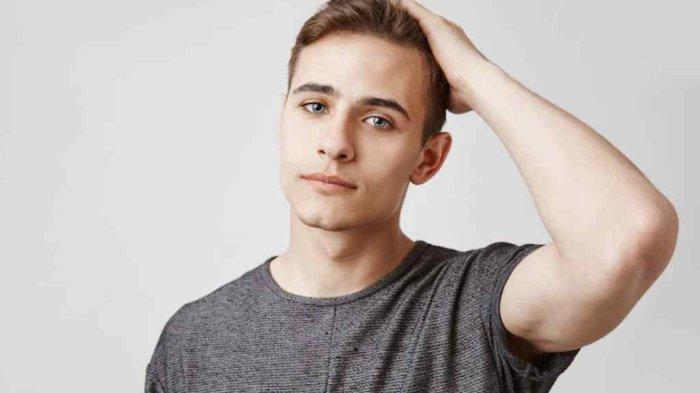 Gunakan pomade saat rambut kering