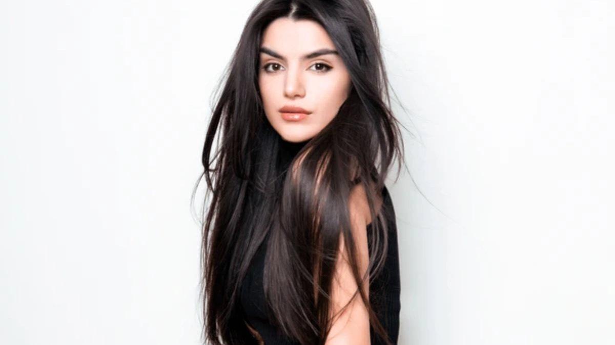 Ilustrasi rambut sehat karena menggunakan hair serum secara rutin.