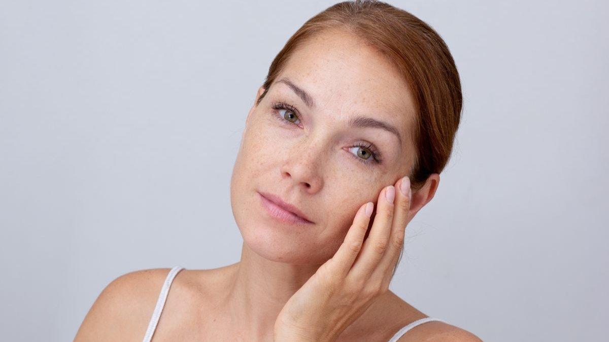 7 Kandungan dalam Skincare untuk Wajah Awet Muda di Usia 40-an