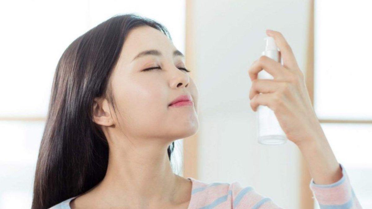 Face mist untuk menyegarkan kulit.