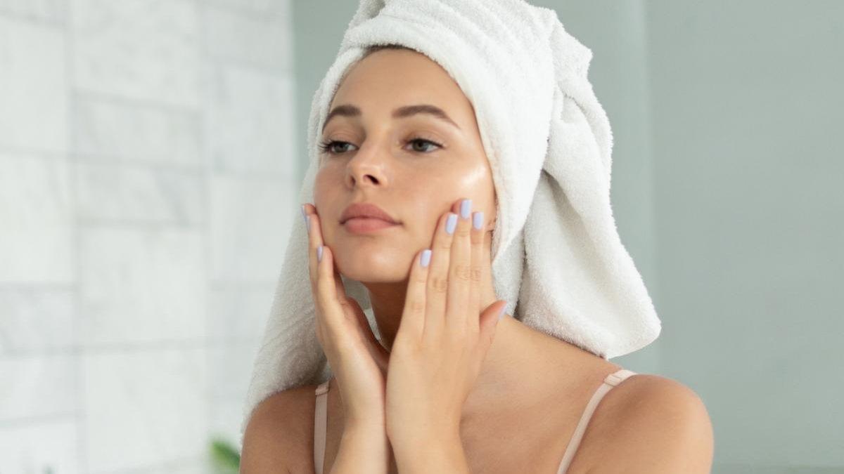 Lanjutkan penggunaan skincare setelah menggunakan clay mask.