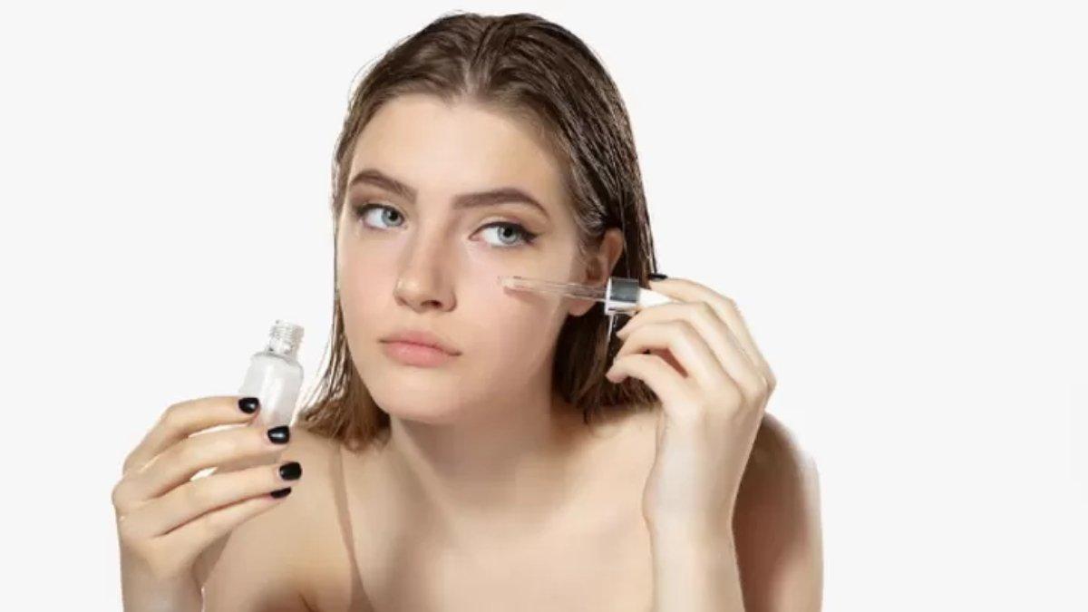 Serum yang mengandung Allantoin aman untuk kulit sensitif.