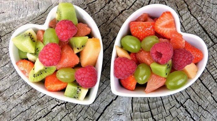 Buah-buahan bisa jadi makanan alami memperbesar payudara.