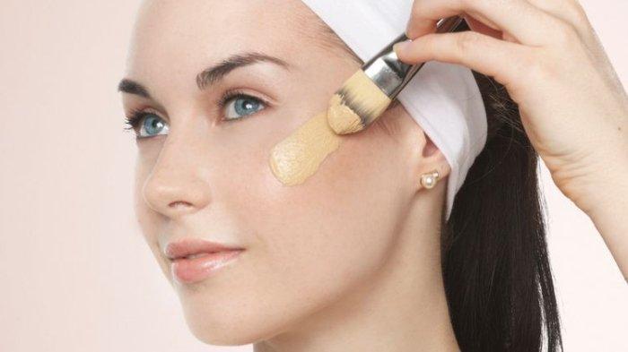 Ilustrasi pakai produk foundation