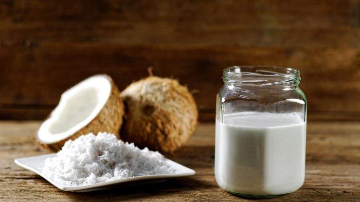 Santan bisa kamu manfaatkan untuk menghapus eyeliner waterproof