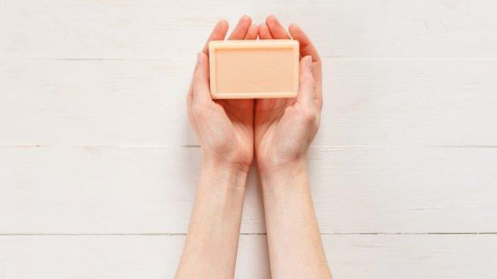 Produk bodycare yang tidak tepat juga bisa menyebabkan masalah jerawat di punggung.