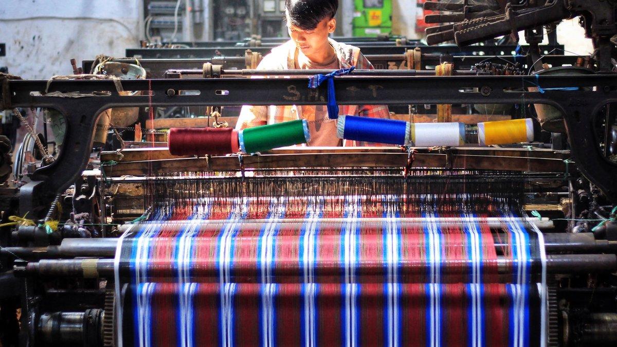 Alat tenun berbeda dengan alat songket