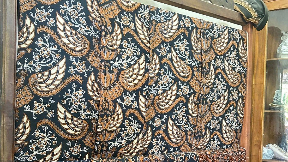 Batik Tulis Girilayu Identitas Budaya