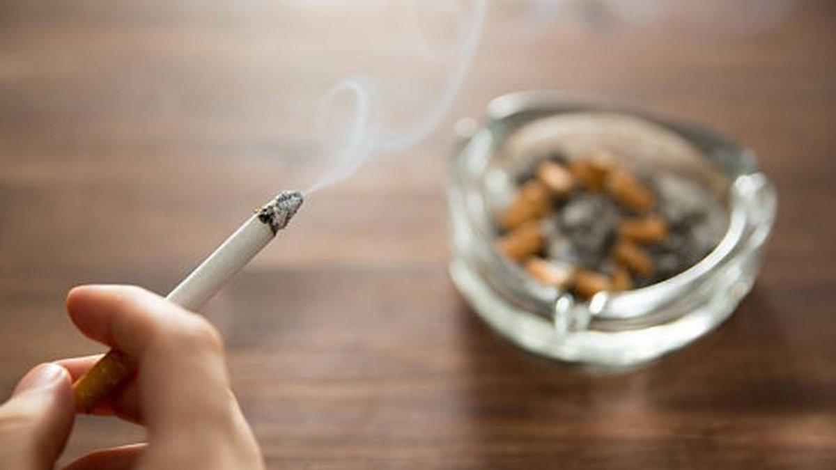 Asap rokok di ruangan bisa merusak kualitas udara dan mengotori dinding.