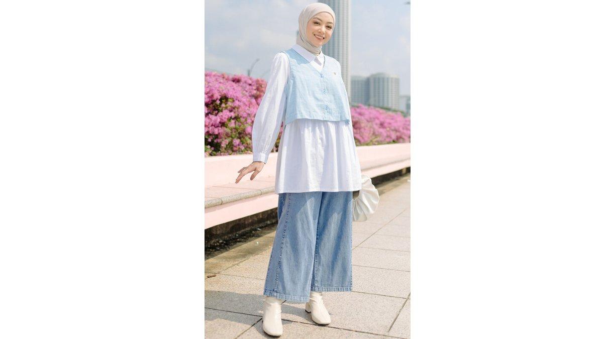 Bukber di Ramadan 2025 tampil Sederhana dan Menawan dengan Kemeja Putih, Rompi, dan Denim.