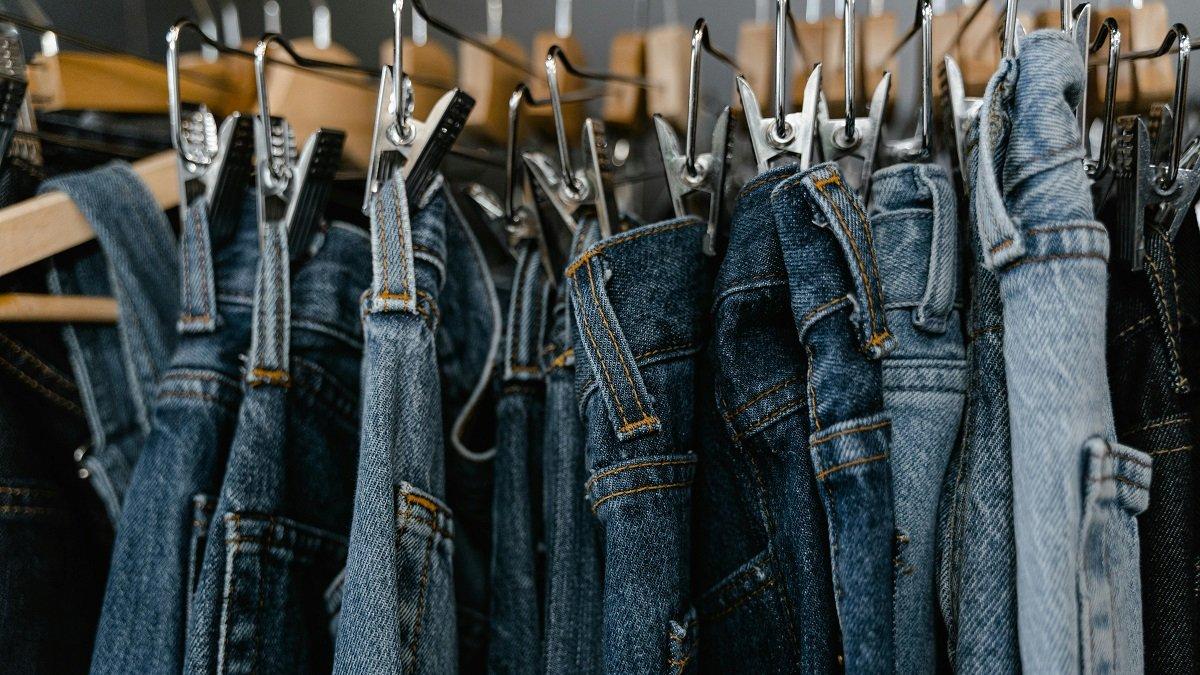 Ilustrasi Celana Jeans.