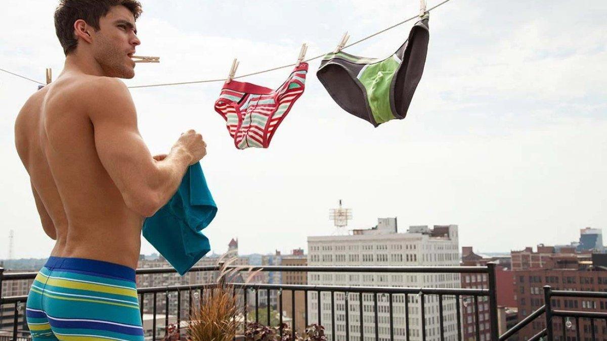 Ilustrasi celana dalam yang sudah lebih dari 5 tahun (pexels.com)