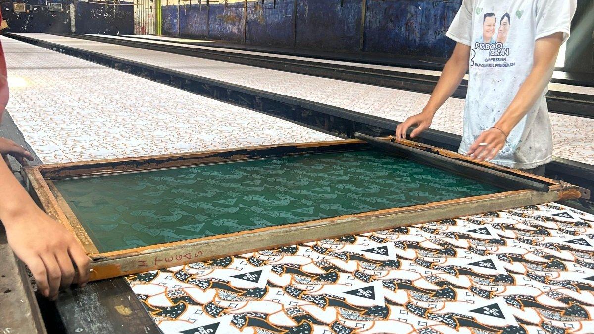 Batik Printing Nusantaraart Laweyan menjadi Salah Satu Produsen Batik Printing yang Memperhatikan Keberlanjutan dalam Proses Produksinya.