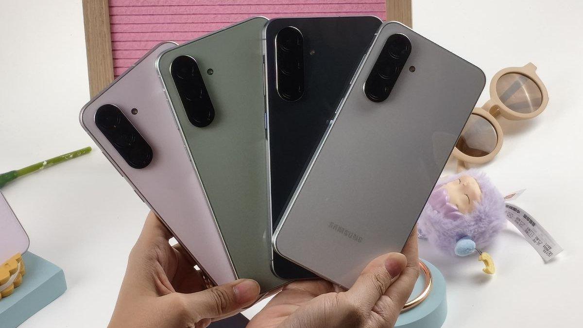 Empat varian warna Galaxy A56 di acara Hands-On Galaxy A56 di Kafe Tulum Jakarta, Kebayoran Baru, Jakarta Selatan, Rabu (19/3/2025).
