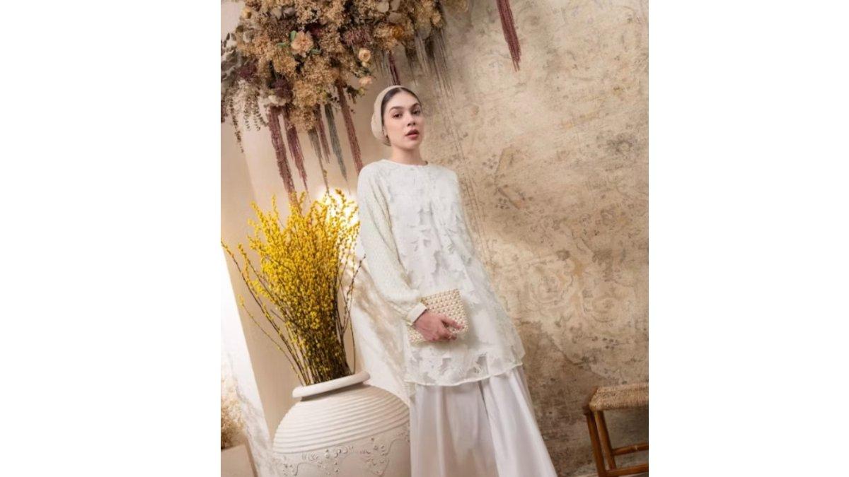 Heavent Lights Caspian Tunic Prive, tunik simpel yang bikin tampilan makin mewah.