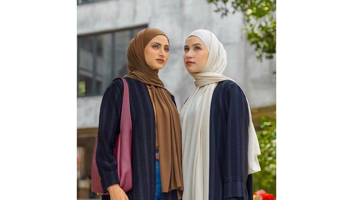Heavent Lights New Hajra Pashmina, anti lecek dan adem ketika nempel di kepala.