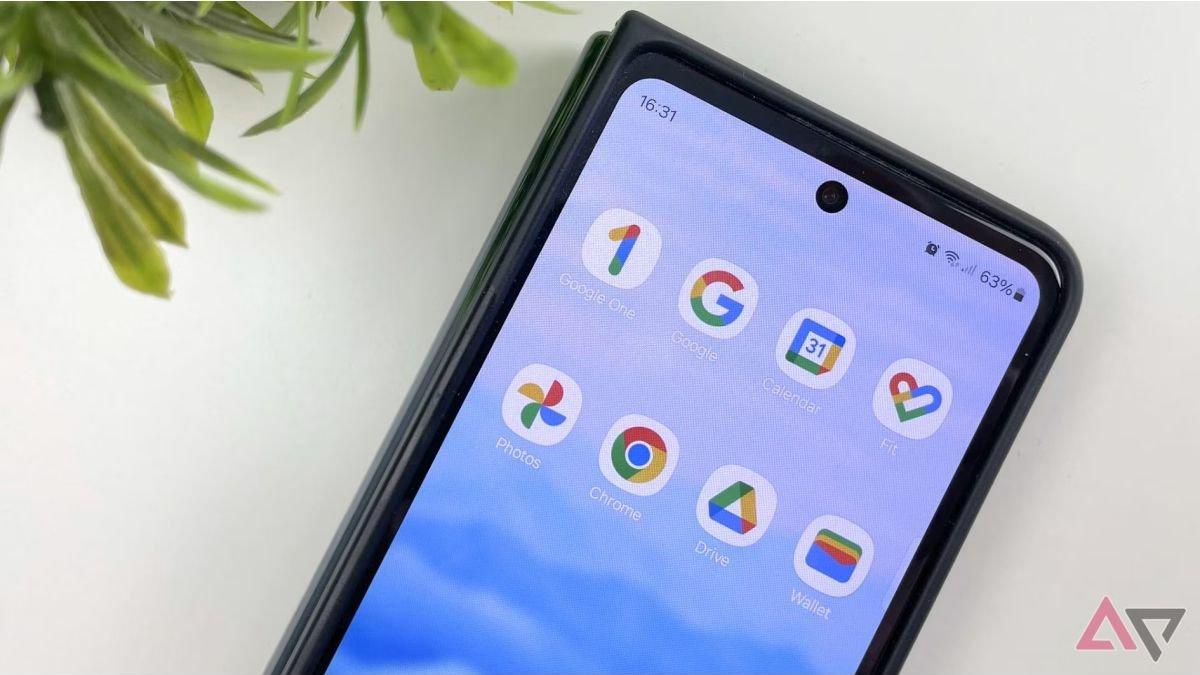 Ilustrasi sejumlah aplikasi Google di HP Android