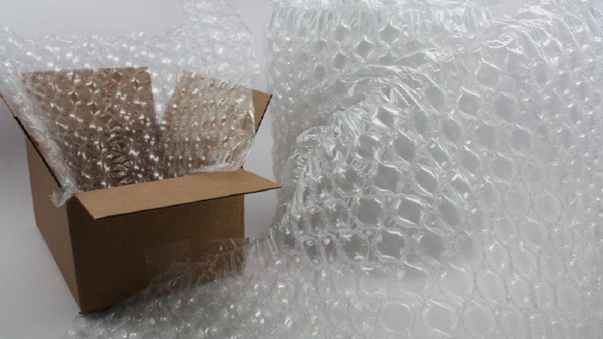 Ilustrasi bubble wrap untuk dimasukkan ke dalam tas.