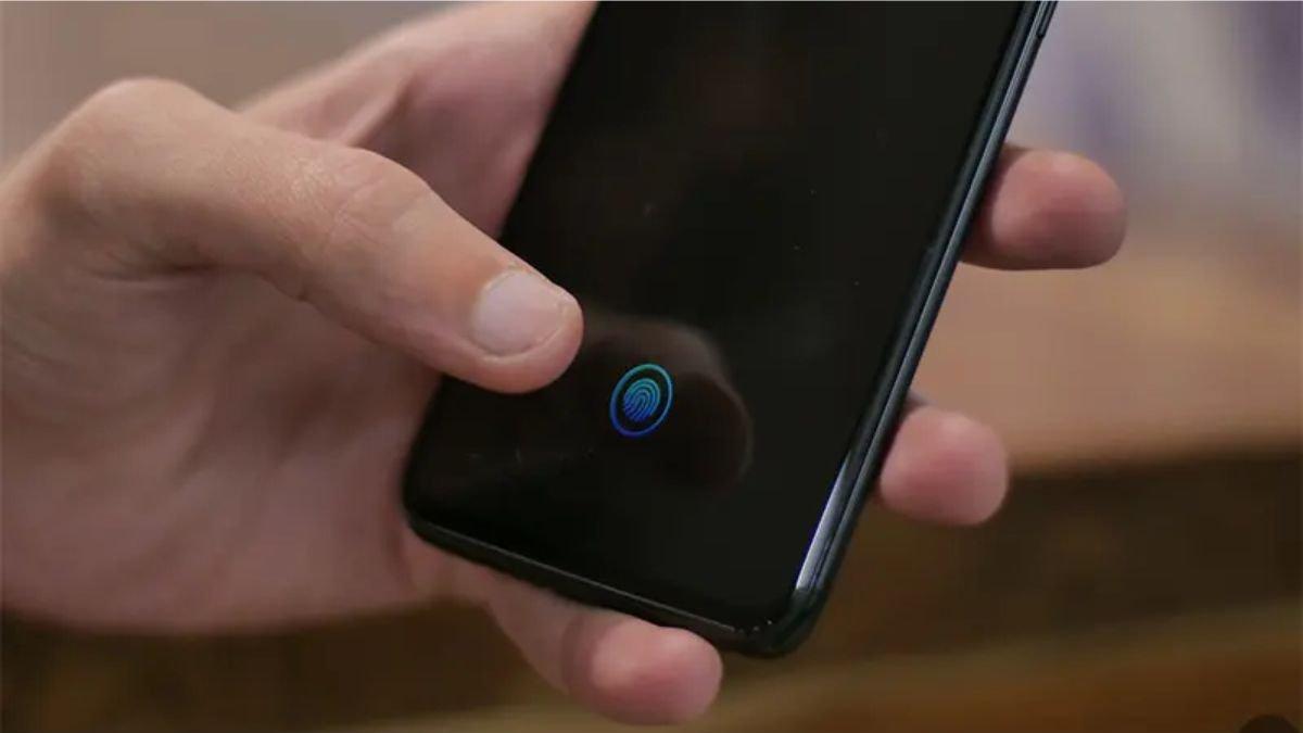 Ilustrasi membuka perangkat dengan sensor fingerprint, pastikan permukaannya bersih agar tidak menemui kendala