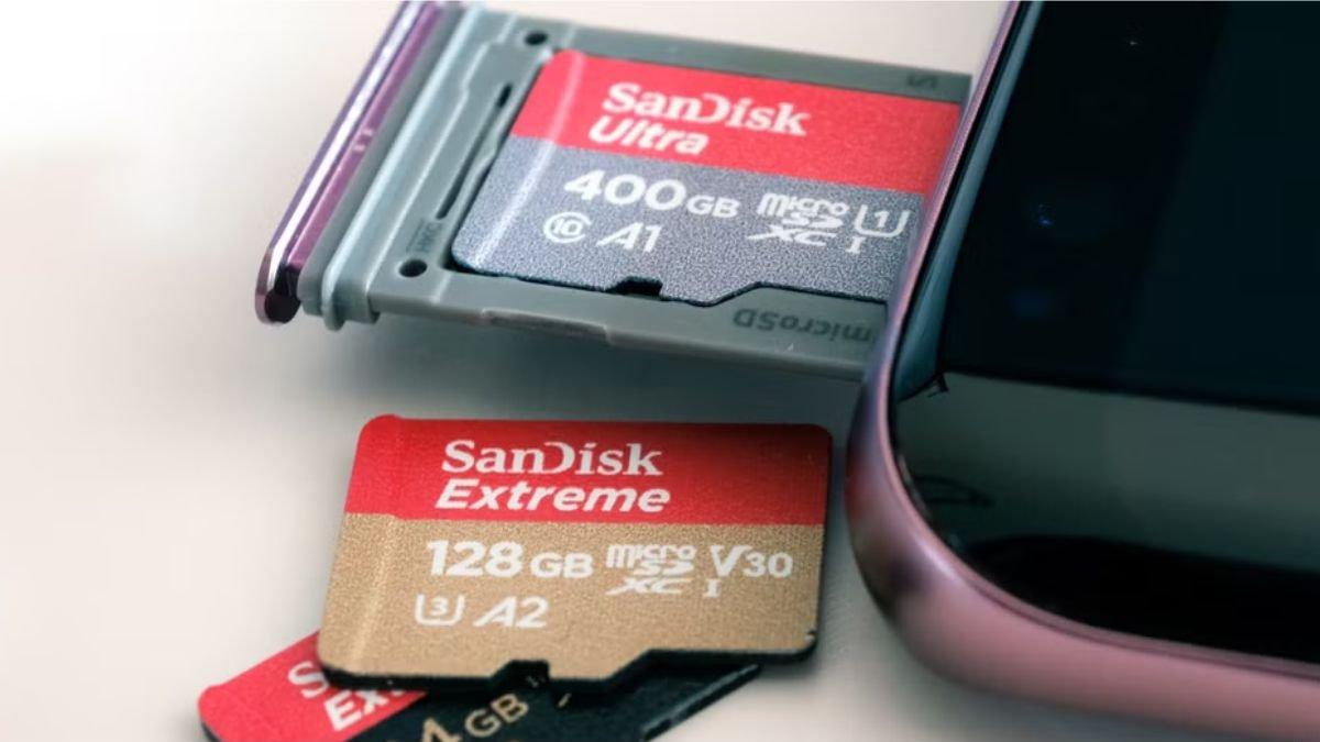 Ilustrasi pemakaian microSD Card untuk menyimpanan data secara eksternal