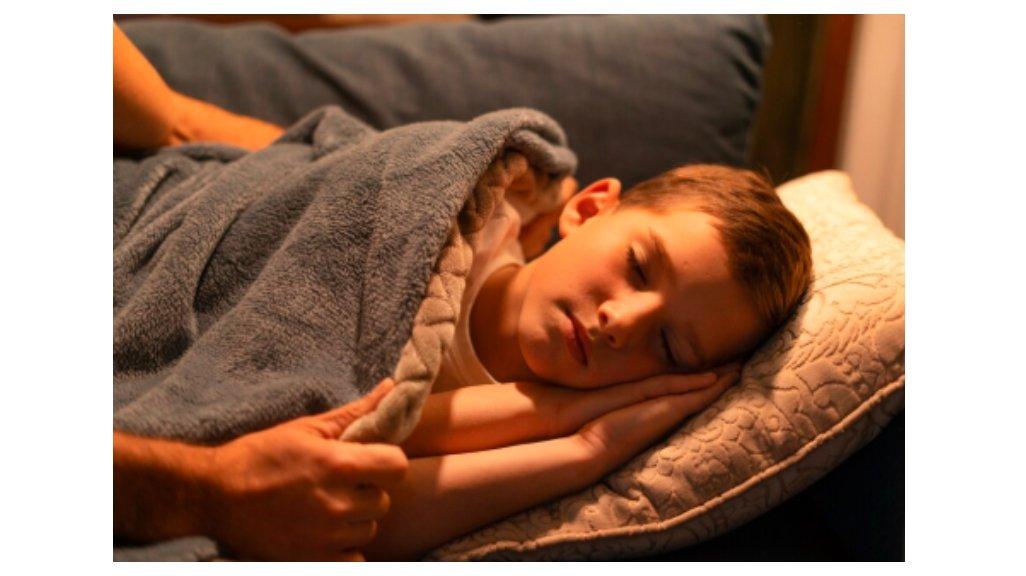 Ilustrasi Menjaga Pola Tidur Anak