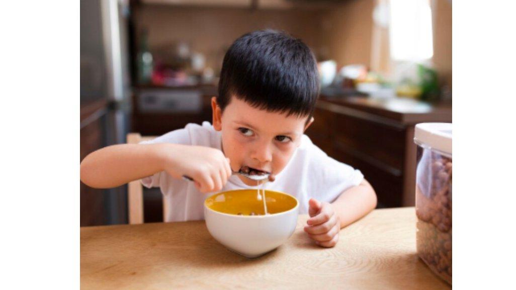 Ilustrasi Mencukupi Kebutuhan Nutrisi Si Kecil