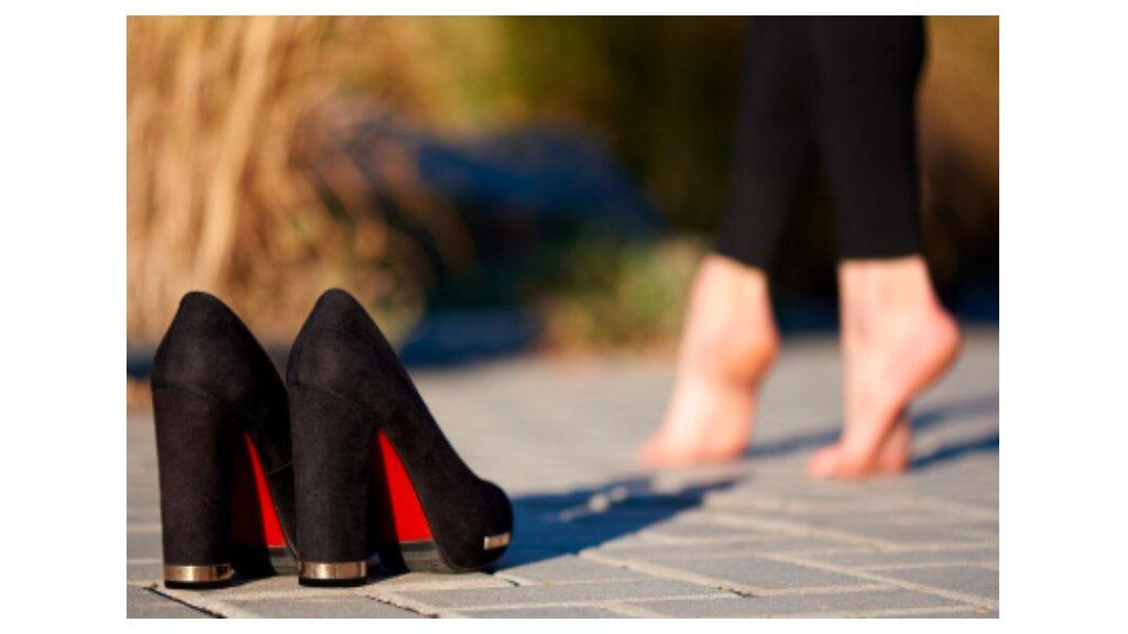 Ilustrasi Tips Memakai Sepatu Heels Agar Nyaman