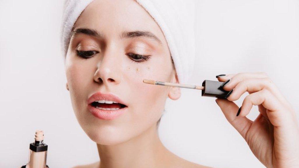 Ilustrasi aplikasi concealer