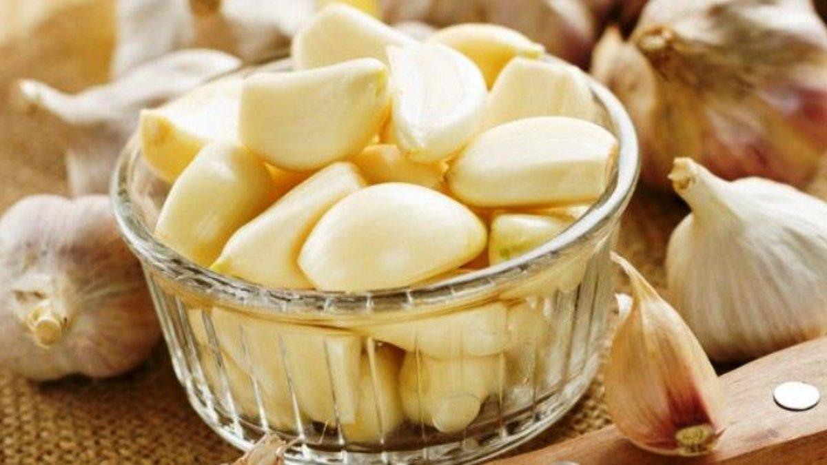 Ilustrasi bawang putih untuk mengatasi tumit kering