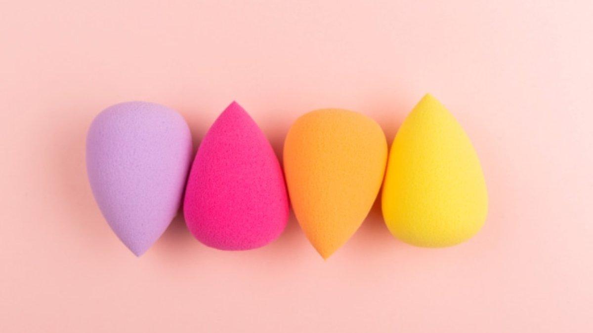 Ilustrasi beauty blender untuk meratakan blush on.