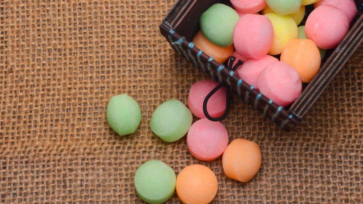 Ilustrasi kamper yang bisa membantu menyegarkan bau kamar mandi secara mudah.