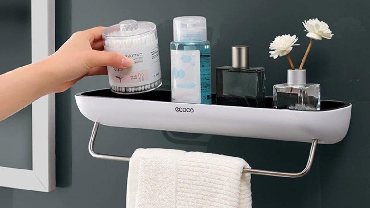 Ilustrasi penggunaan ECOCO Bathroom Shelf Storage Organizer.