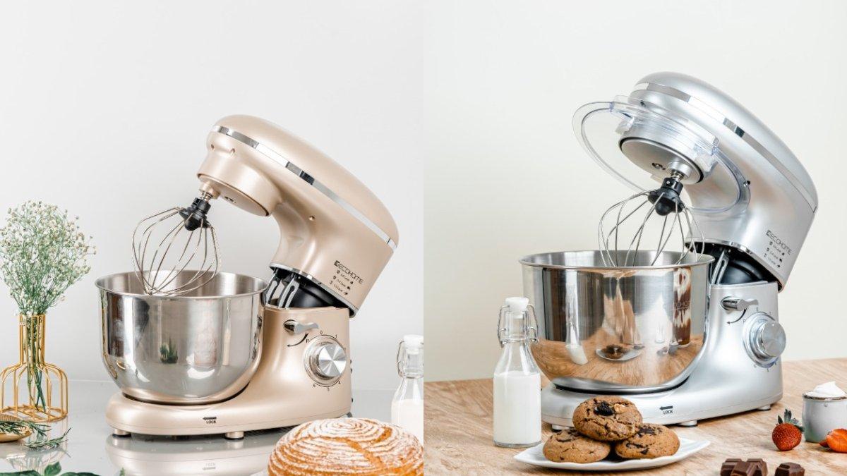 Ilustrasi penggunaan ECOHOME Stand Mixer Platinum Series ESM-999.