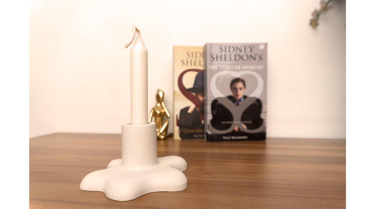 Ilustrasi penggunaan Melted candle holder.