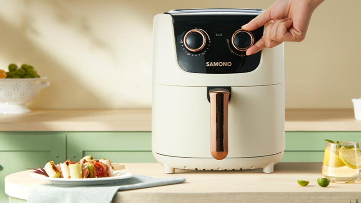 Ilustrasi penggunaan SAMONO Air Fryer 4 Liter SW-AFW04 untuk kreasikan menu