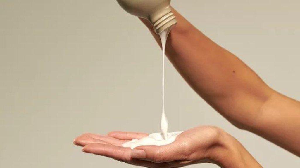 Ilustrasi tekstur dan konsistensi body serum dan body lotion