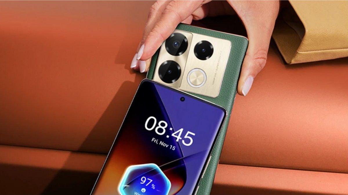 Kamera selfie dan susunan lensa di bodi belakang Infinix NOTE 40S