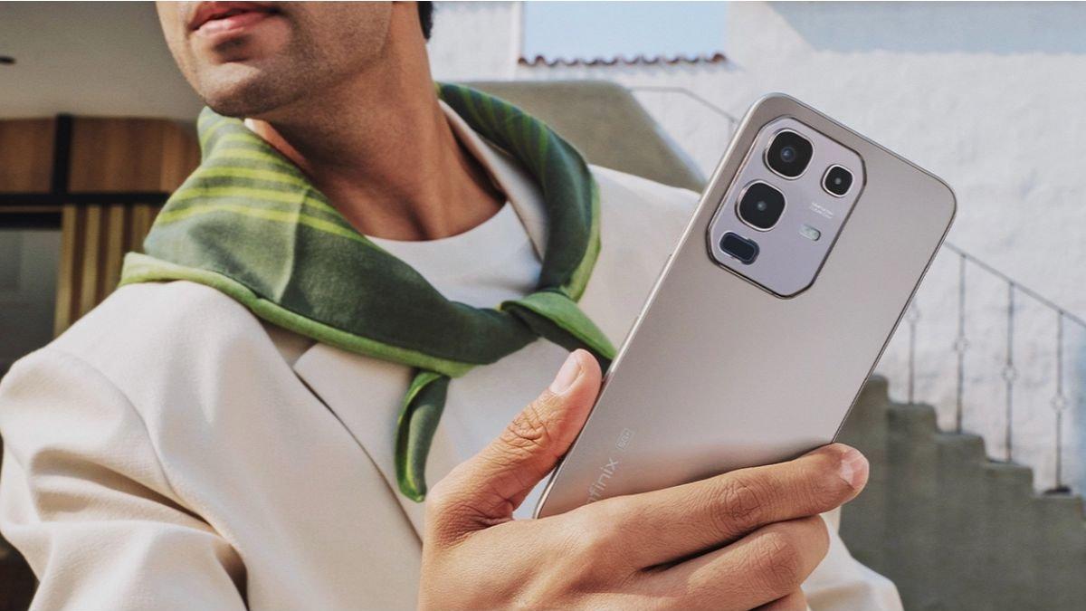 Ilustrasi pemakaian Infinix NOTE 50X 5G Plus