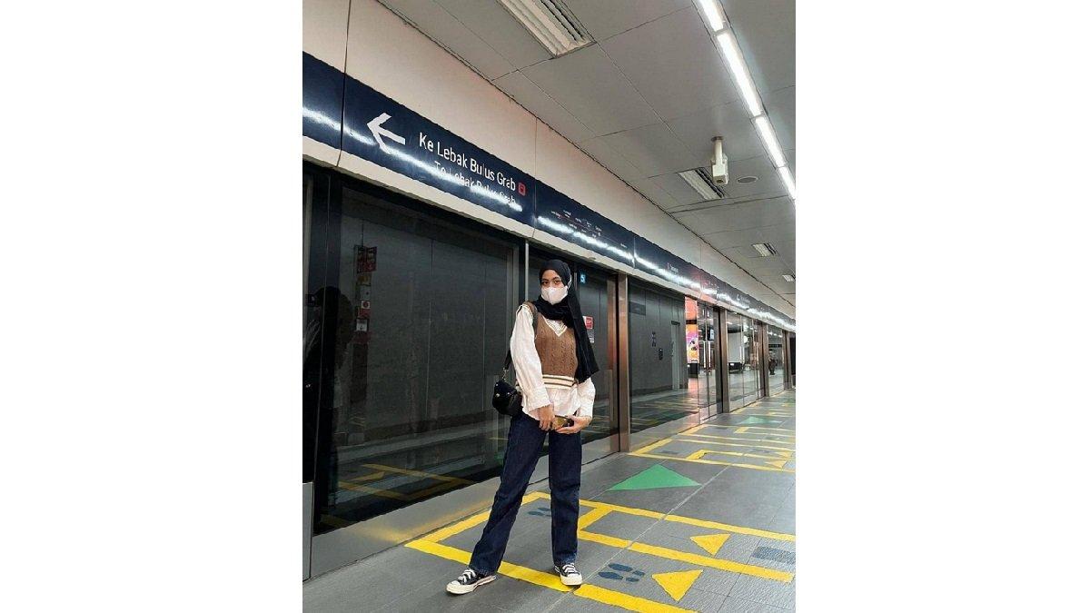 Inpirasi Styling Kemeja dengan Lapisi dengan Vest.