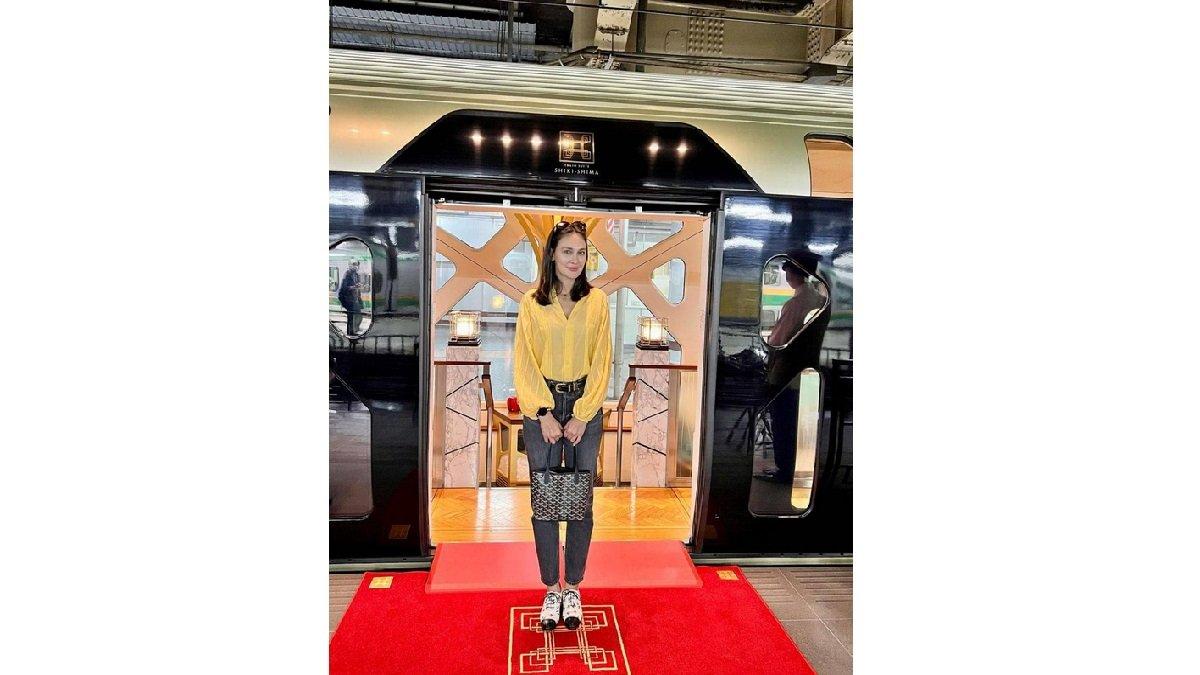 Inpirasi Styling Kemeja dengan Memasukkan Kemeja ke Celana.