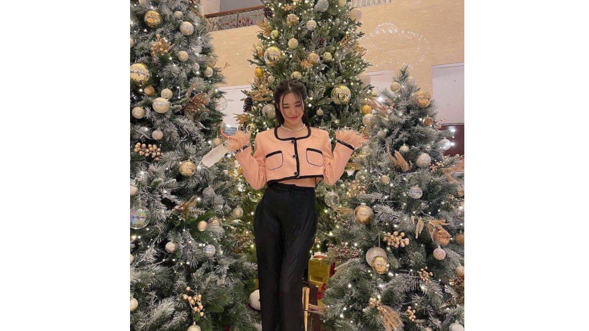 Inspirasi Padu Padan Outfit Natal ala Tiffany SNSD.