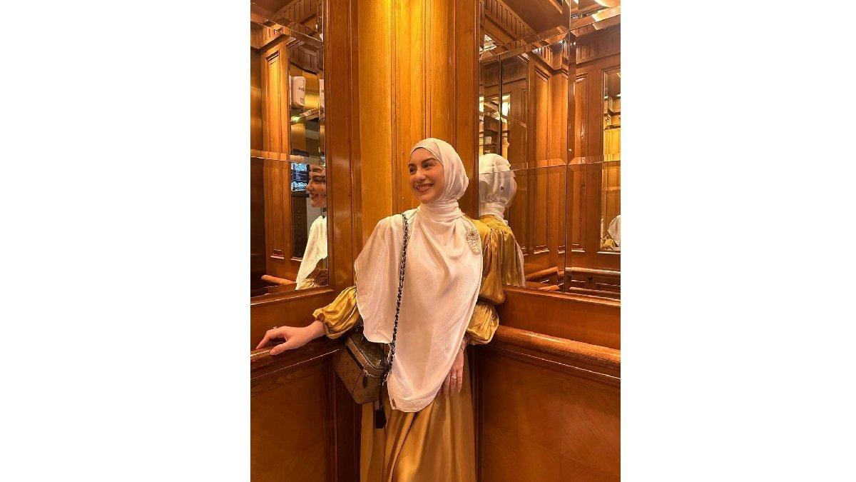 Ilustrasi Penampilan Irish Bella menggunakan Long Dress Bahan Silk dan Hijab Pashmina.
