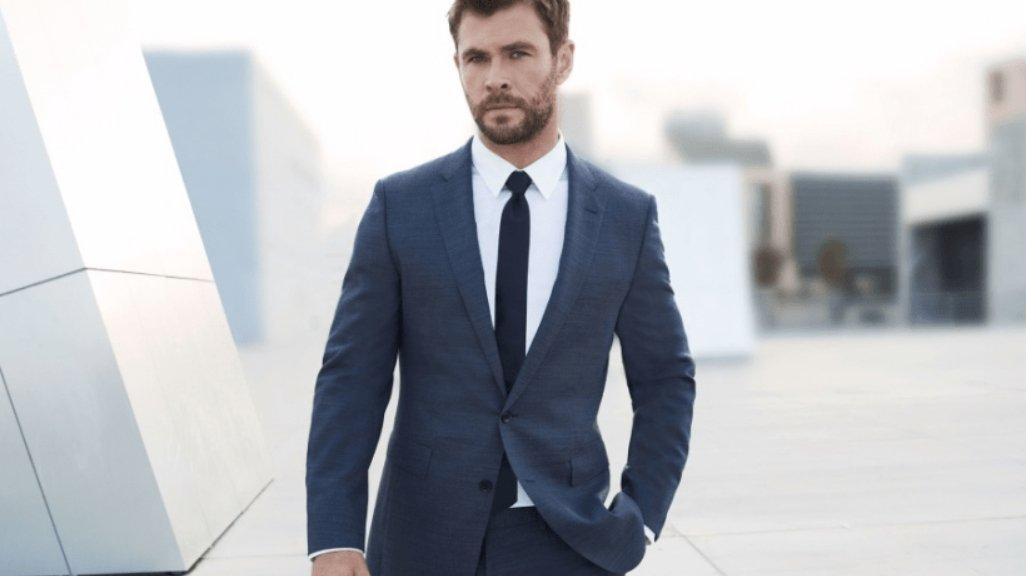 Jas Biru Tua bisa jadi pakaian yang wajib ada di almari pakaian laki-laki