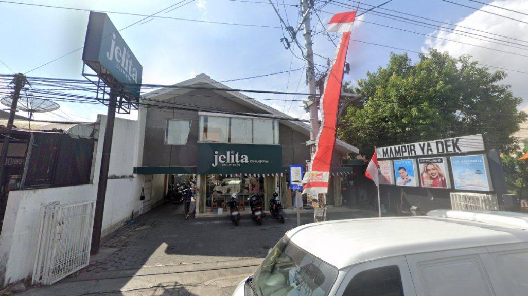 Jelita Cosmetic menjual produk kosmetik yang lengkap dengan harga murah.